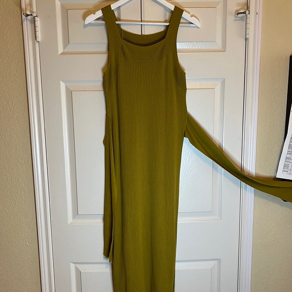 Green Ann Taylor Midi dress with tie waist belt